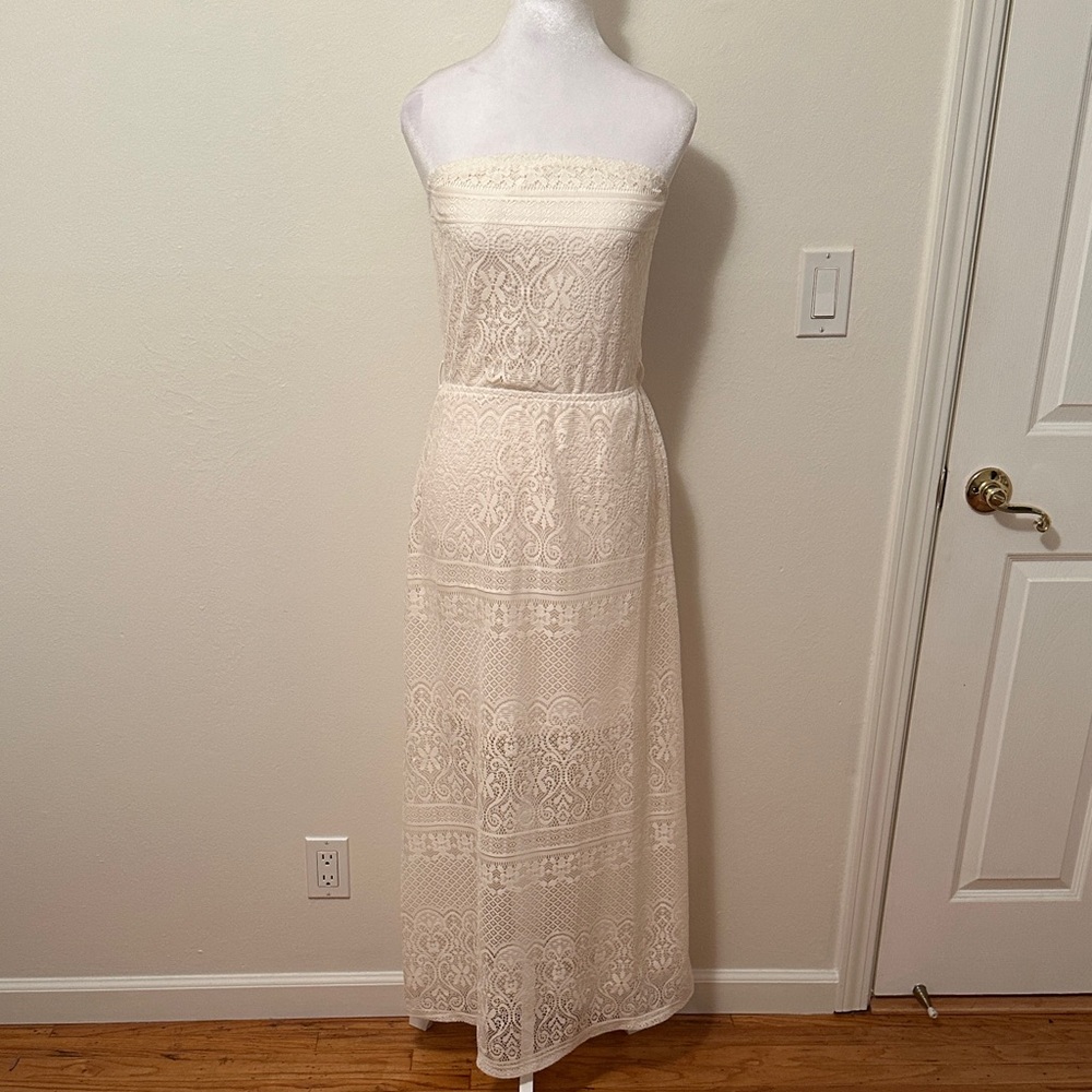 Elegant Cream Lace Strapless Dress